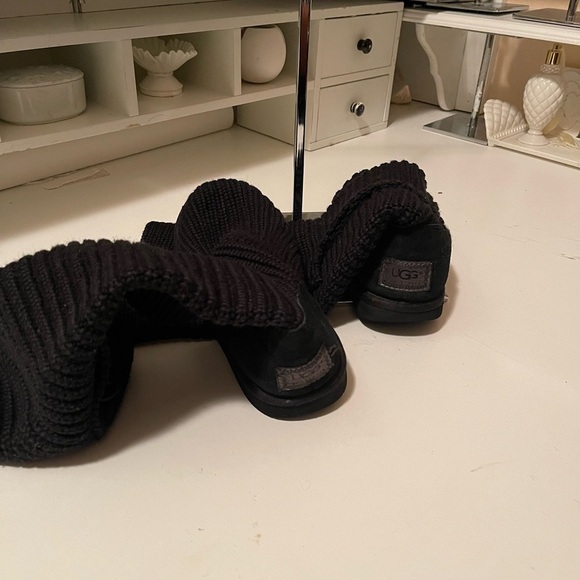 Uggs knitted boots soft and easy to put it on - Picture 11 of 15